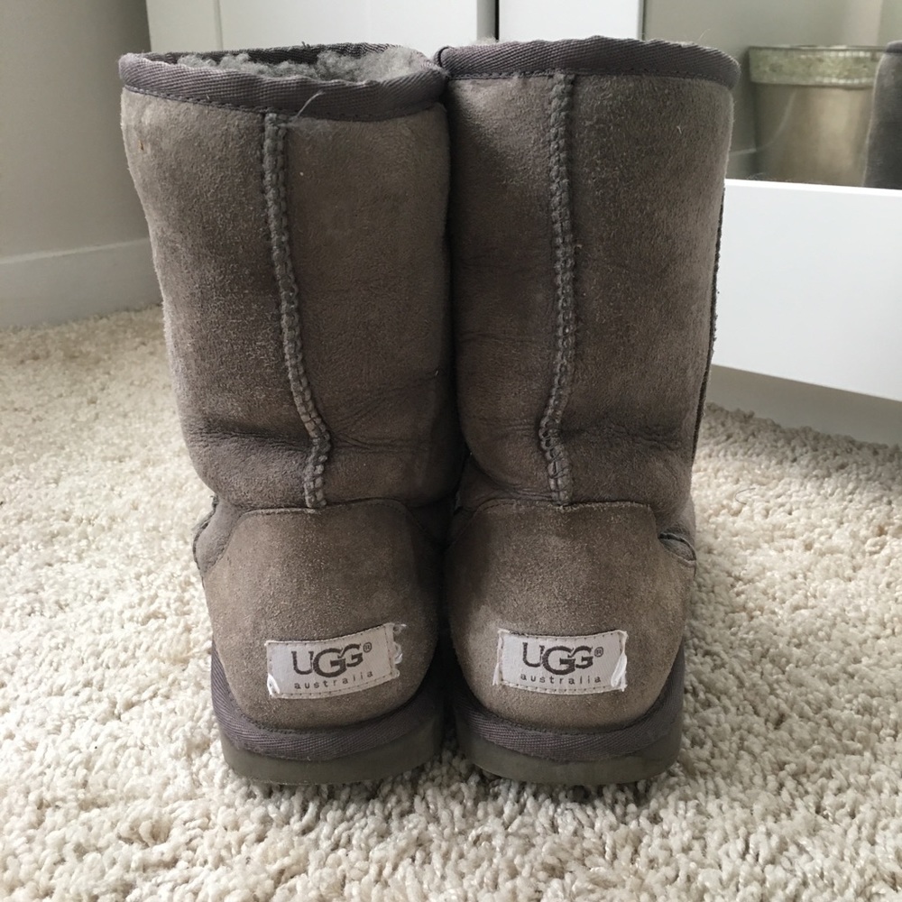 SOLD 💸- UGG Classic Short Boots- W9 Grey